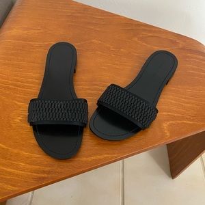 Kendall & Kylie slides size 9.5